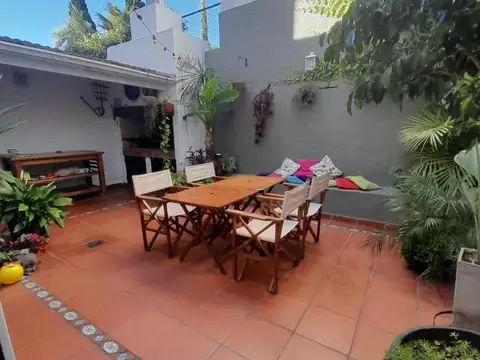 CASA 4 AMB  2 PLANTAS CON PATIO GARAJE EXCELENTE ZONA