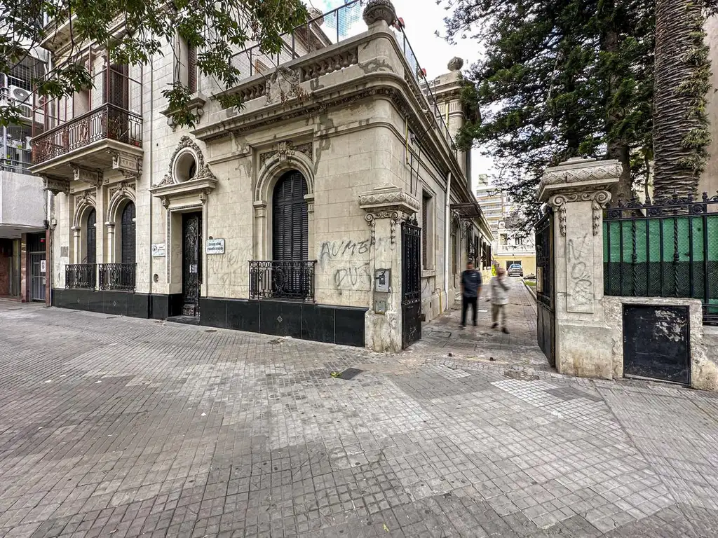 Casona comercial de 1.015m² con renta sobre Av. Pellegrini