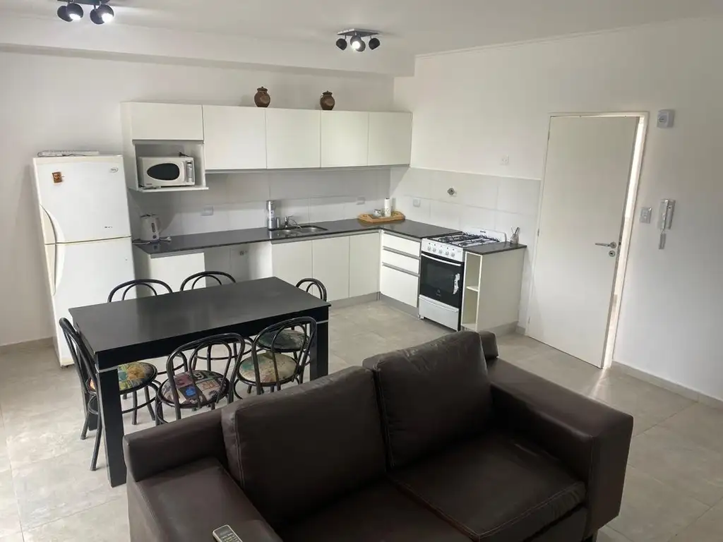 Venta departamento céntrico 2 D + cochera