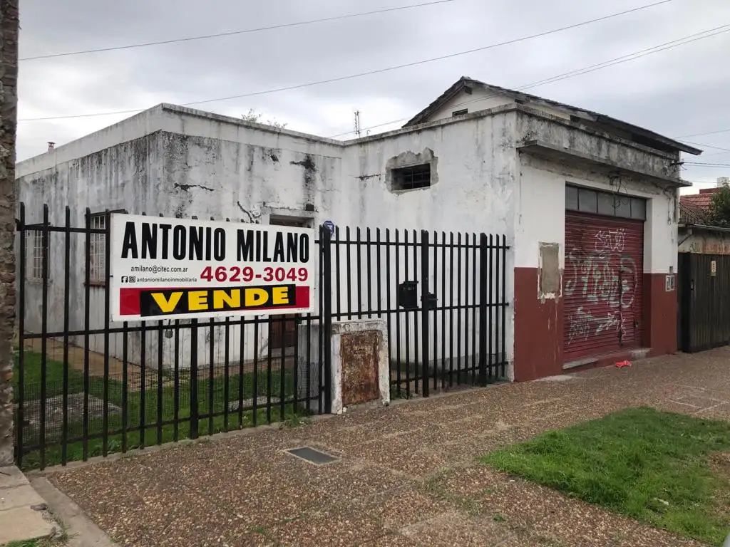 CASA AMERICANA CON LOCAL.