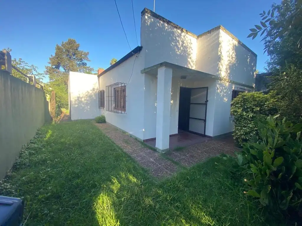 CASA EN VENTA EN GRAL. RODRIGUEZ - PENAS PROPIEDADES