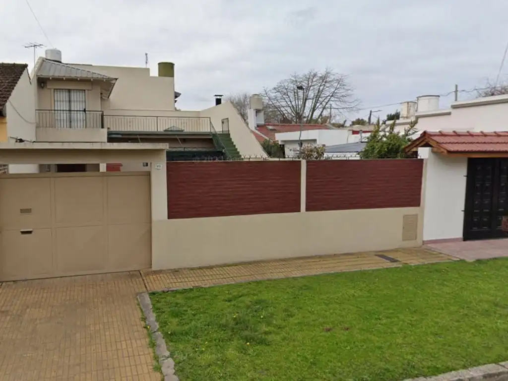 CASA 3 AMB CON JARDIN, PARRILLA, COCHERA Y TERRAZA