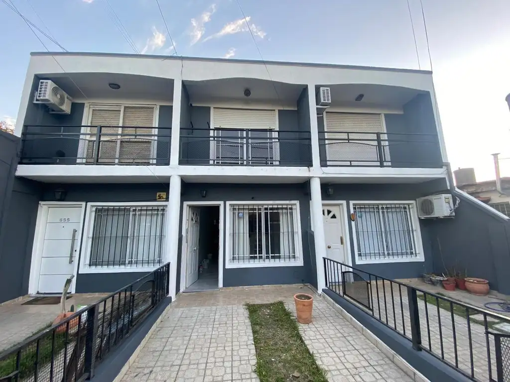 duplex al frente, 3 amb 2 baños, cochera, fondo