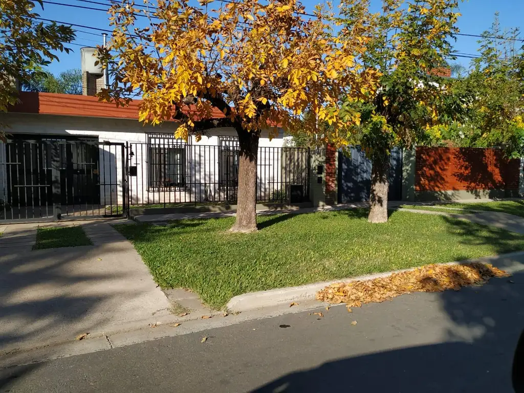 CASA DE DOS DORMITORIOS SOBRE LOTE DE 500M2 CON PILETA DE NATACION