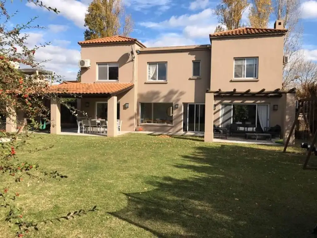 CASA EN VENTA - EN LAGUNA DEL SOL