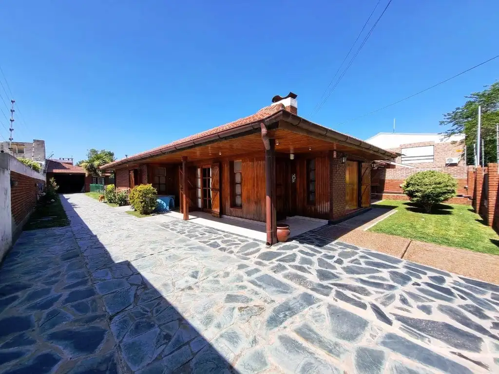 Casa - Venta - Argentina, Miramar - calle 15 1600