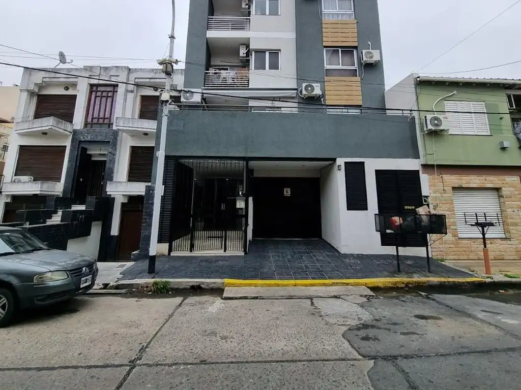 Departamento de tres ambientes a la venta en Wilde