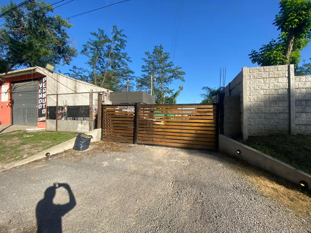 HERMOSO LOTE EN BARRIO CERRADO LAS MORAS DE BOSQUES U$S 24.000.-