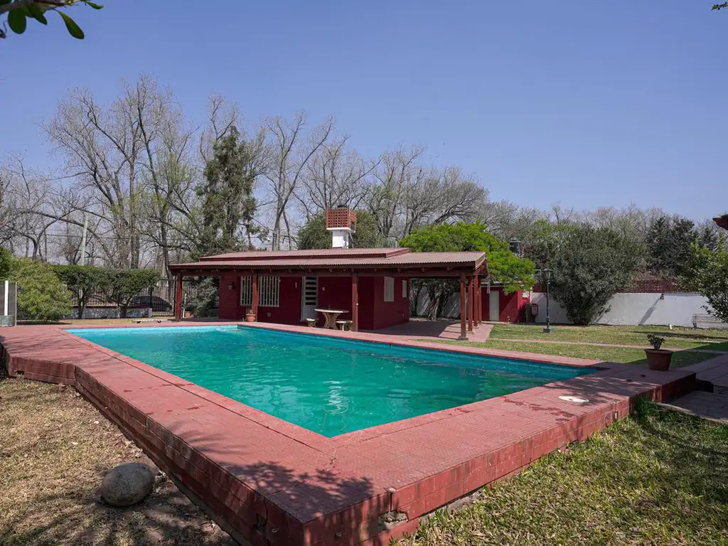 casa de 2 dormitorios con pileta y jardin Funes