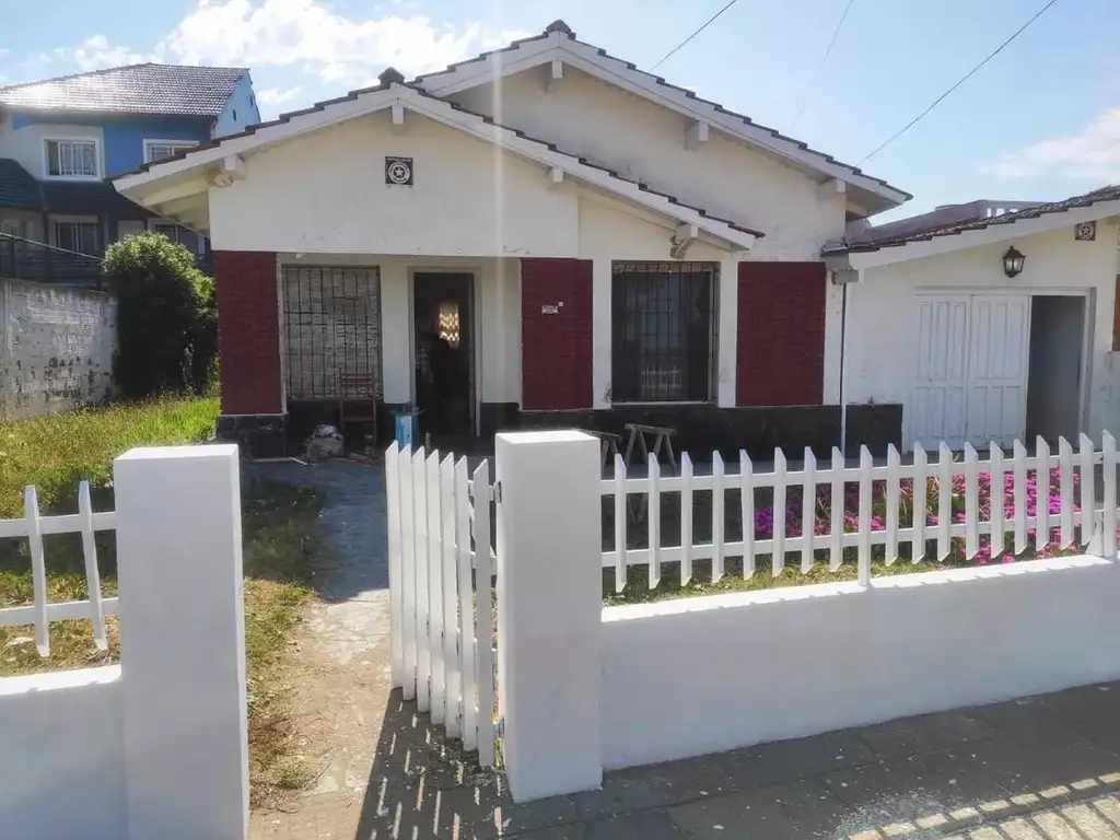 Casa en venta - 4 Dormitorios 2 Baños - 581Mts2 - Santa Teresita