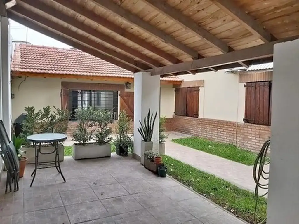 Excelente casa 3 ambientes apta crédito en Ituzaingó Norte (2611)