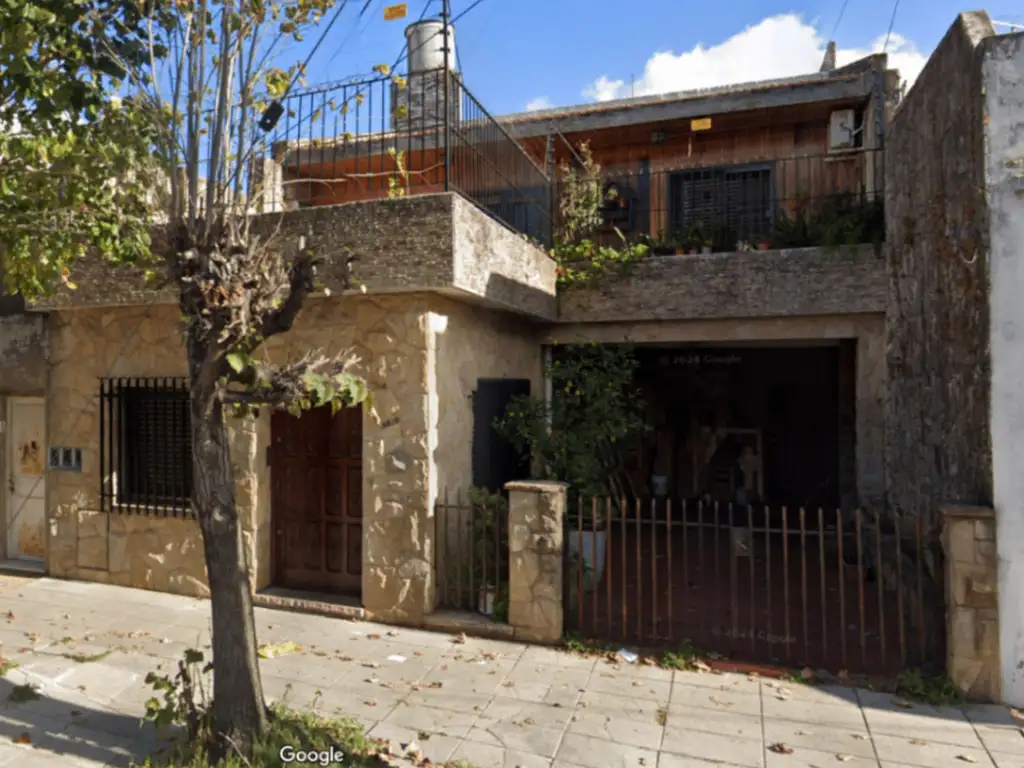 CASA - 4 AMB - LOTE 8.66 X 20 - COCHERAS - QUINCHO CON PARRILLA