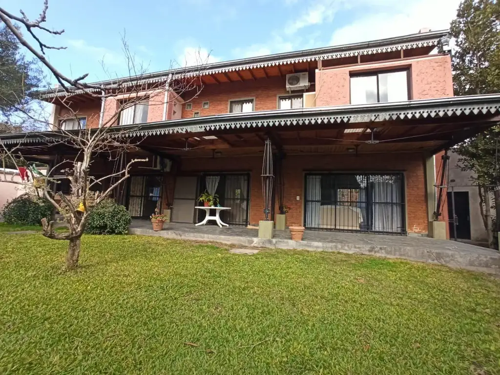 Casa en Barrio Parque Leloir