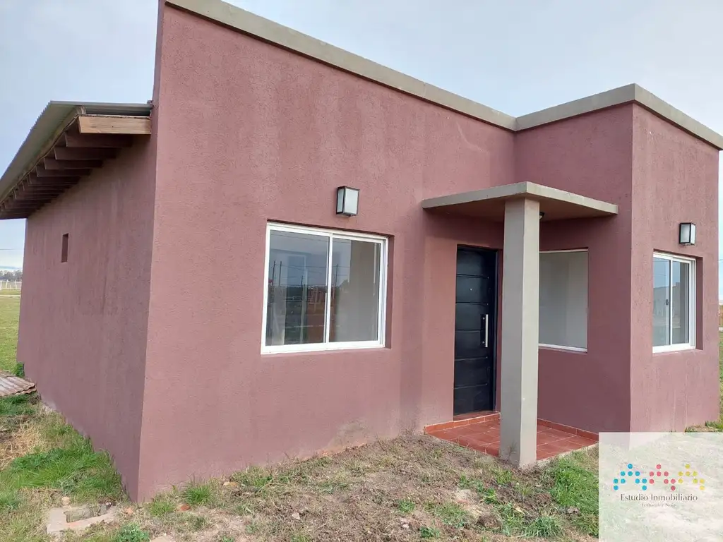 Casa en venta de 2 dormitorios c/ cochera en Domselaar