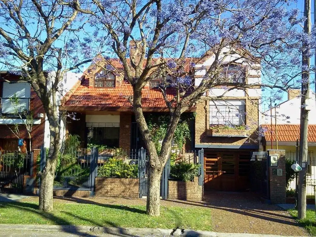 Casa de 5 ambientes en venta, Mendoza 615