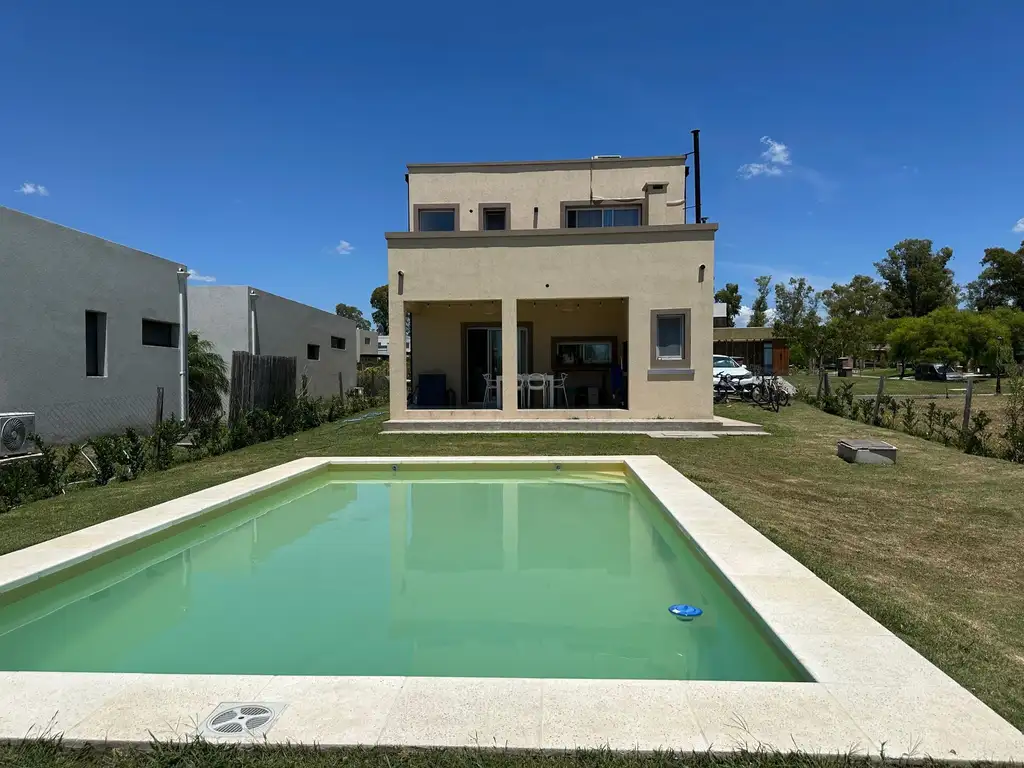 CASA EN ALQUILER 4AMB SANTA ELENA PILAR DEL ESTE