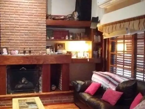 Casa en Venta - 4 ambientes - USD 540.000