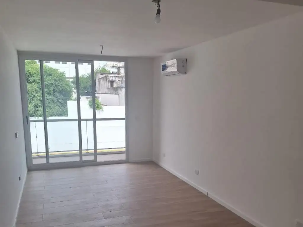 Departamento monoambiente a estrenar con balcón