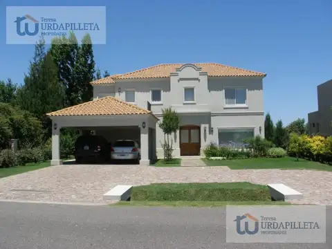 Casa de dos plantas con amplia vista al verde - Teresa Urdapilleta Propiedades - Foto 0