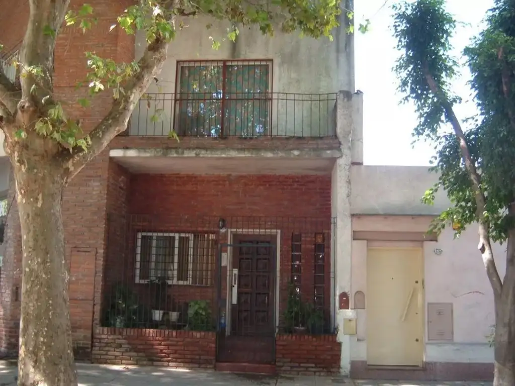 Montenegro 300 Chacarita PH 3amb U$240.000