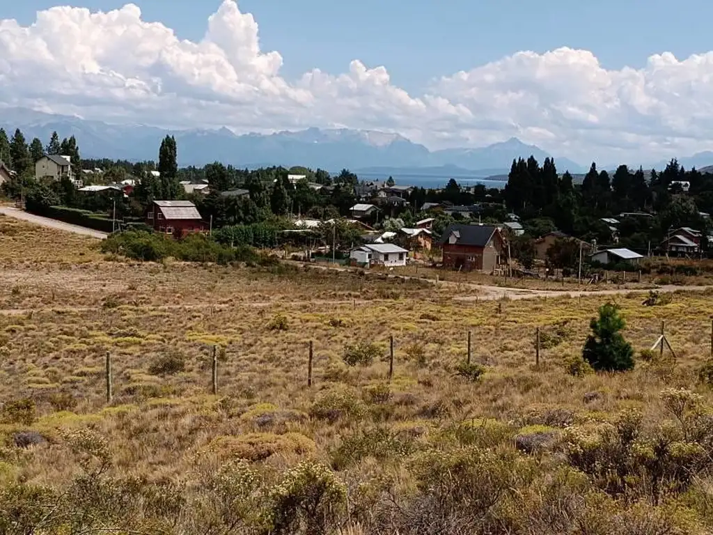 Lote con vista al lago. Barrancas de Dina Huapi.