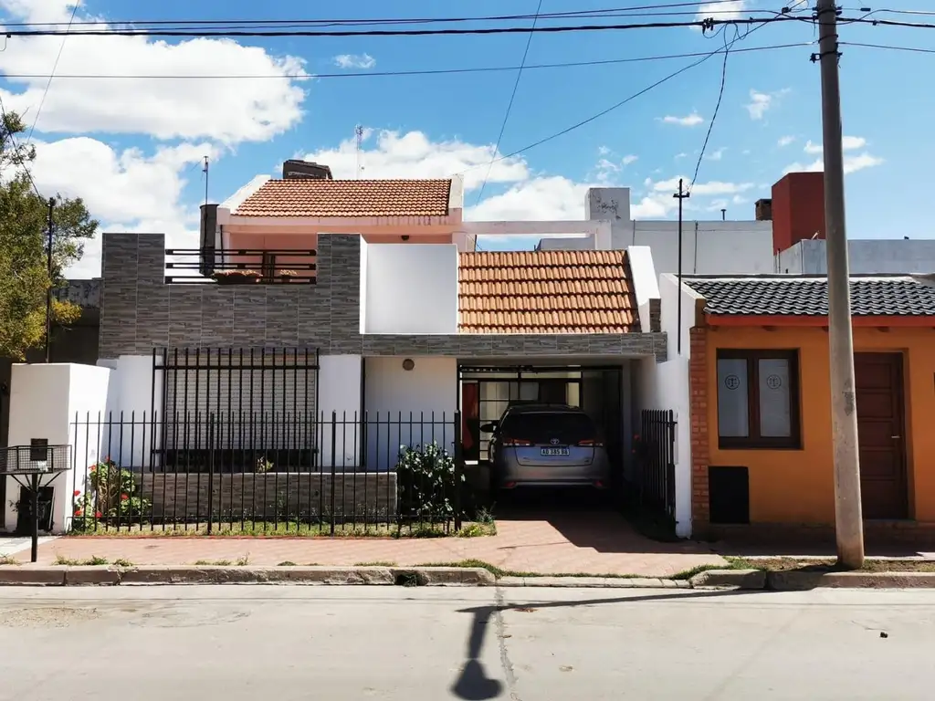 Casa en VENTA en Deán Funes