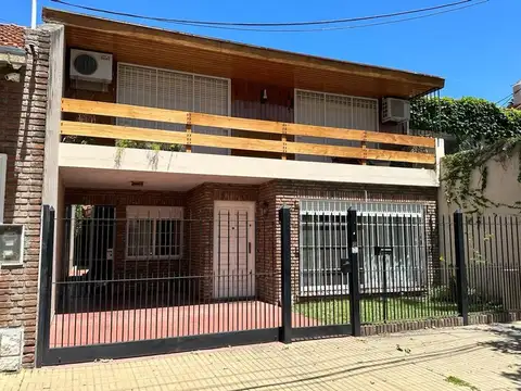 Venta Casa 6 Ambientes, en Acassuso, jardín