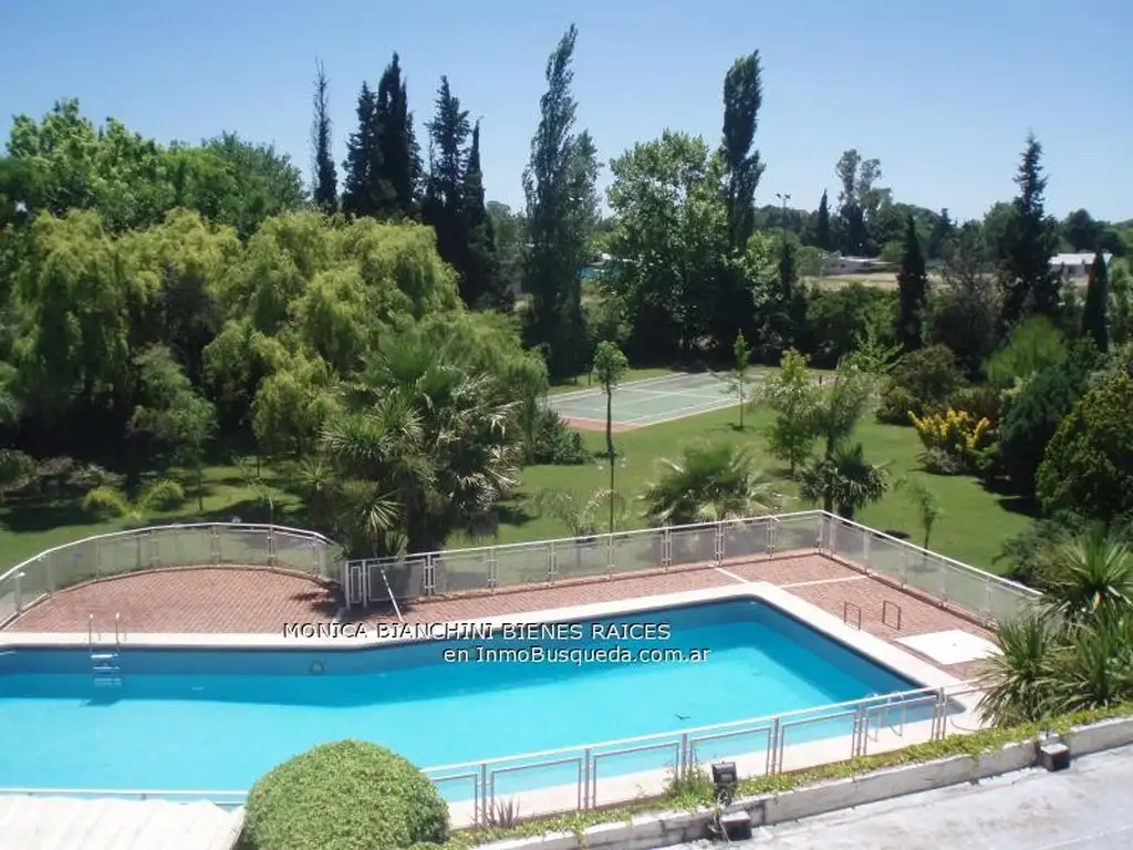 Quinta con cancha de tennis y piscina