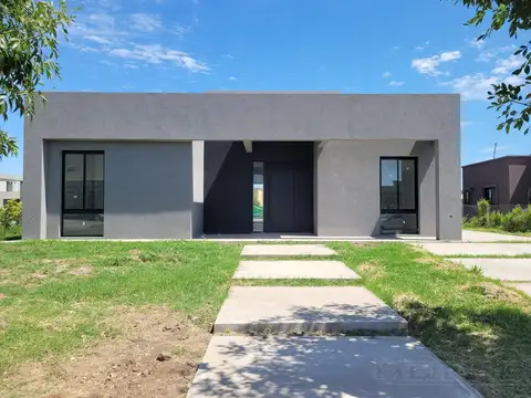 Casa- En Venta - Escobar - Haras Santa Maria - Trebol - FM - USD 285.000 - Interno - Foto 0