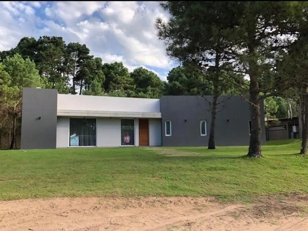 Casa c/Pileta Barrio La Herradura - Lote 14 -  Pinamar