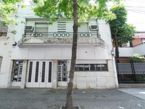 CASA EN VENTA  PLANTA BAJA C/ COCHERA EN PICHINCHA