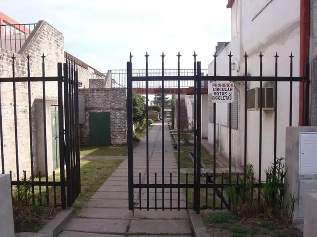 CIUFFOLI: Patio y terraza. Cochera. Oportunidad