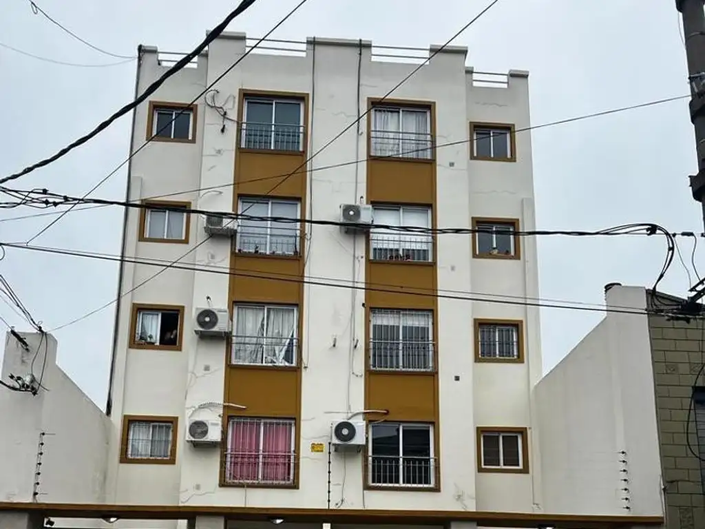 DEPARTAMENTO DOS AMBIENTES AL FRENTE EN VENTA