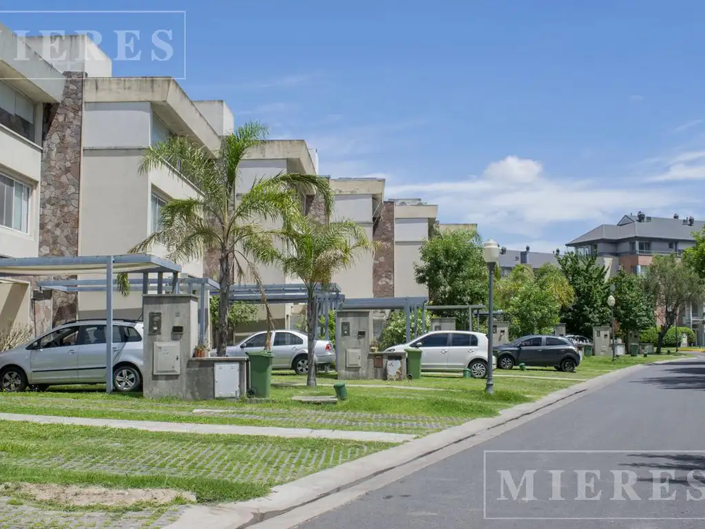 Triplex en Alquiler Anual Amoblado en Solares de Portezuelo, Nordelta.