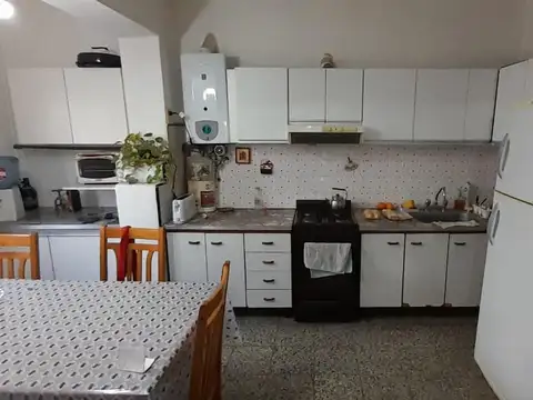 Departamento Tipo CASA de 4 Ambientes Lanus este Venta