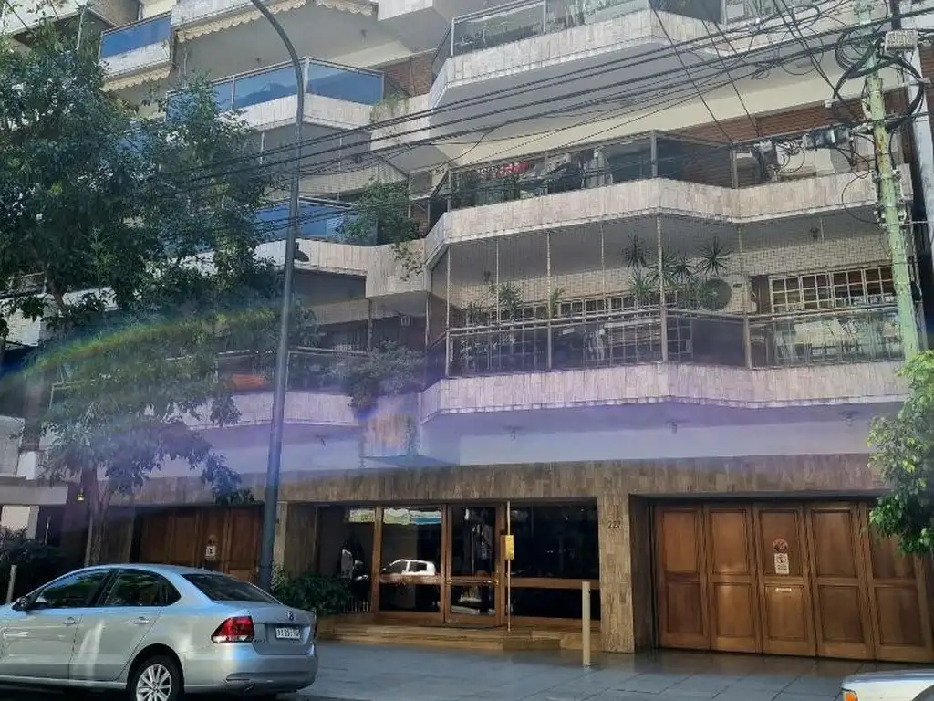 Piso 360m2 en importante edificio foble frente - Foto 0