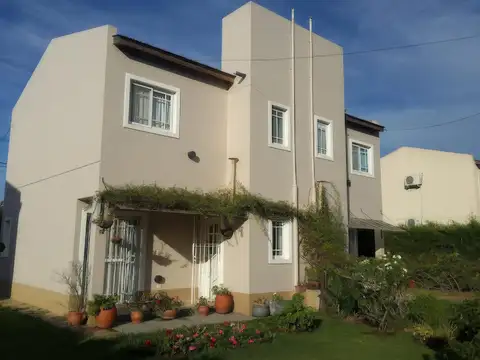 Dúplex en venta - 2 Dormitorios 2 Baños - 85 mts2 - Baradero