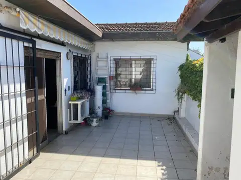 P.H de 4 amb en planta alta con patio, excelente estado y luminosidad, en pulmon de manzana. - Foto 0