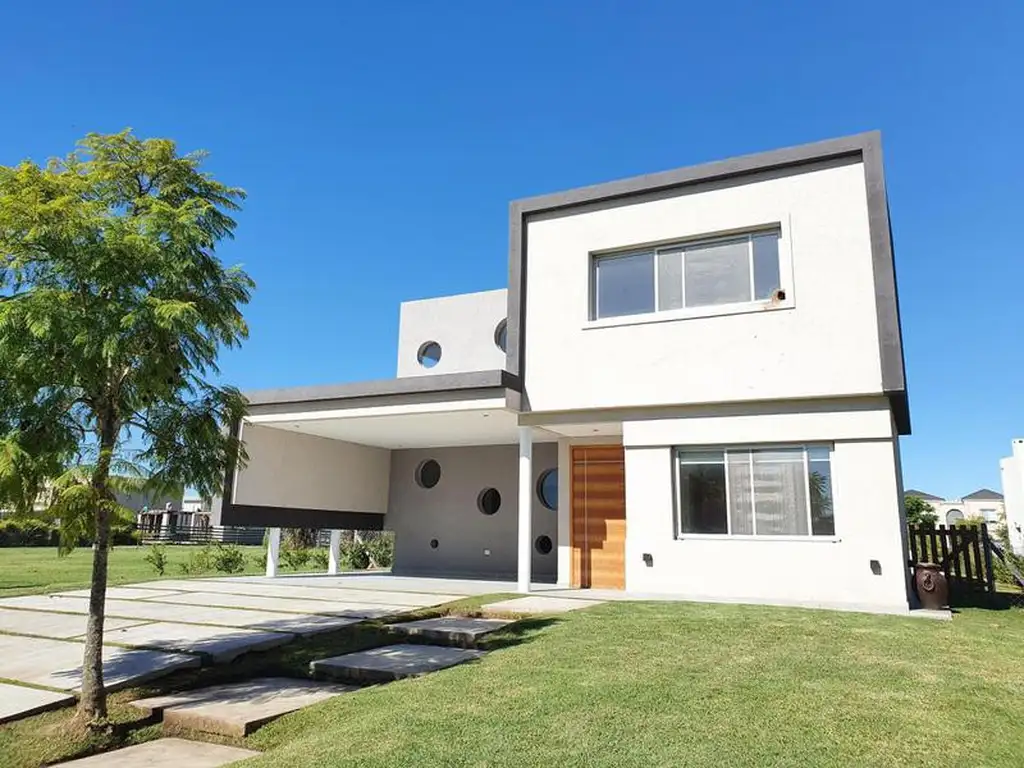 CASA A ESTRENAR - BARRIO VISTAS - PUERTOS DEL LAGO