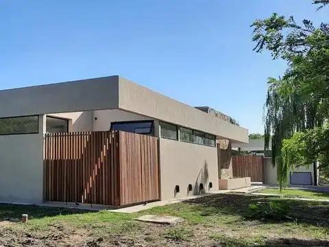 Casa en venta - 2 dormitorios 2 baños - 185mts2  - Posadas de los Lagos