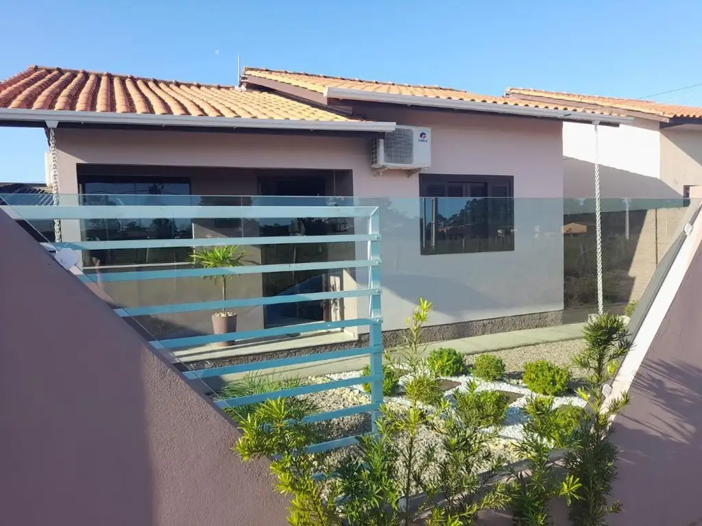 Casa en venta - 3 dormitorios 1 baño - 130mts2  - Araranguá