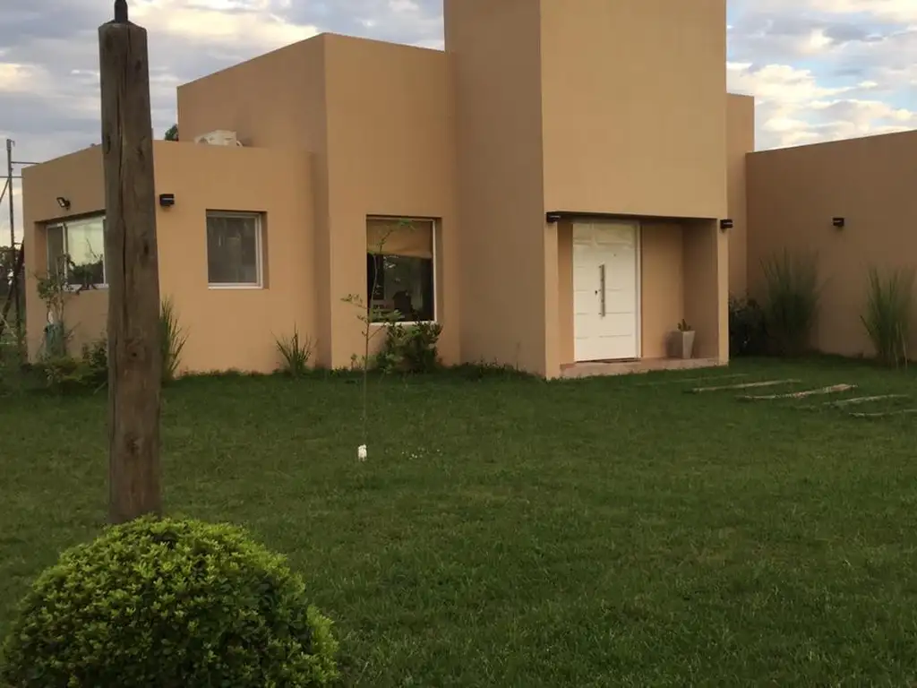 MUY LINDA CASA A ESTRENAR EL ESPINILLO GOLF CARLOS KEEN