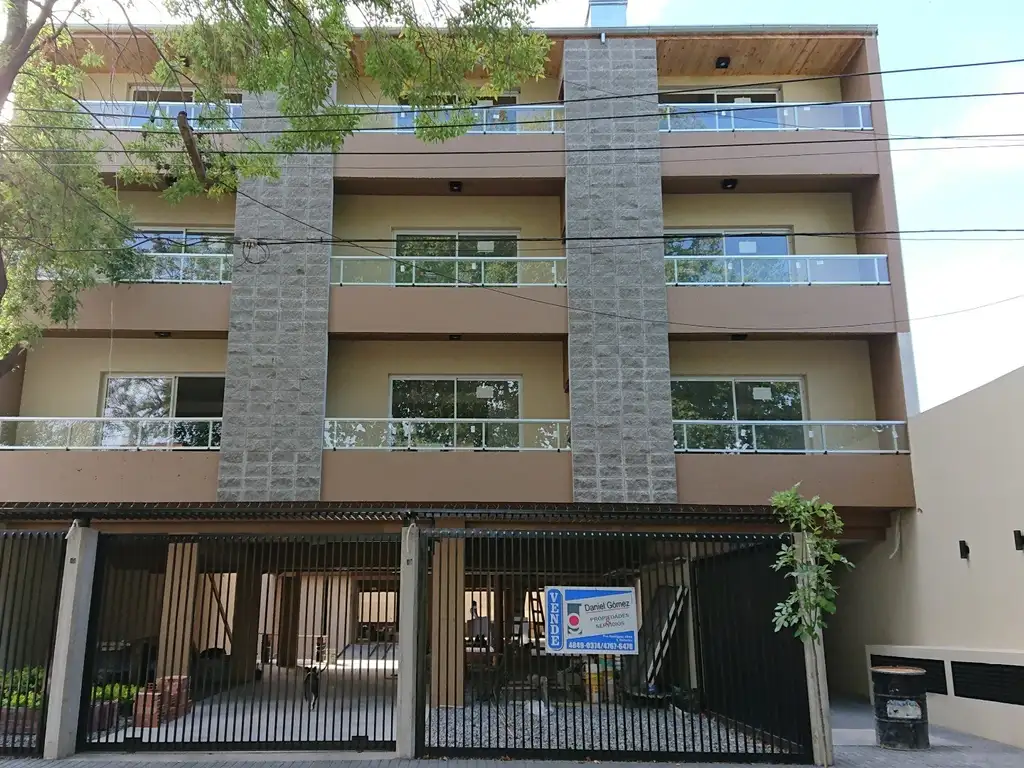 Hermoso monoambiente con balcon y parrilla - Incluye cochera -