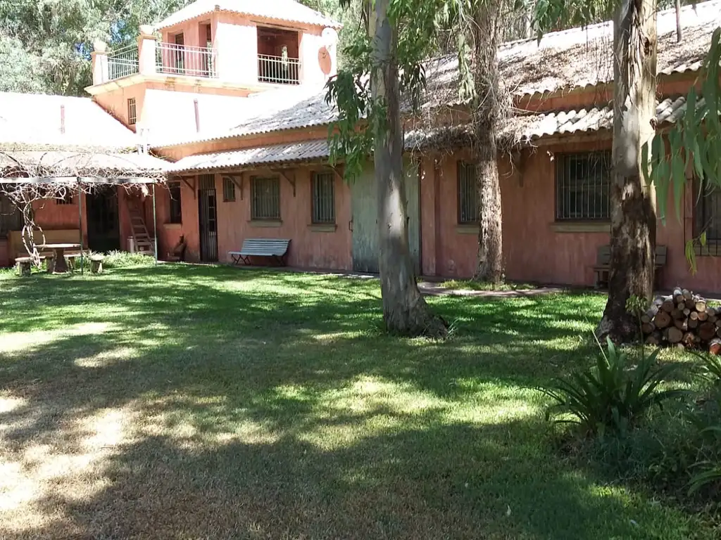 Casa sobre lote de 1,5 hectáreas en Chacras del Paraná