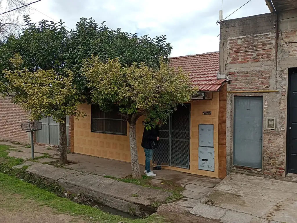 TERRENO CON 2 CASAS Y 1 LOCAL GRANDE EZPELETA