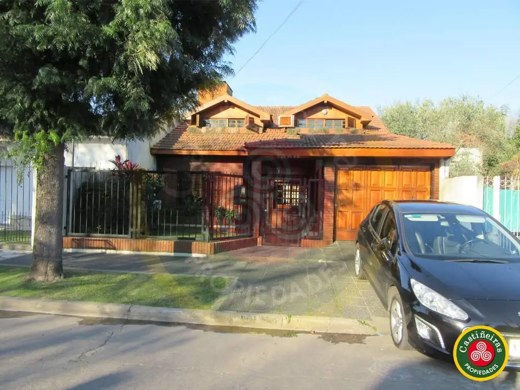 Chalet de Categoría en 2 Plantas en Venta - EXCELENTE ESTADO - Acepta Permuta