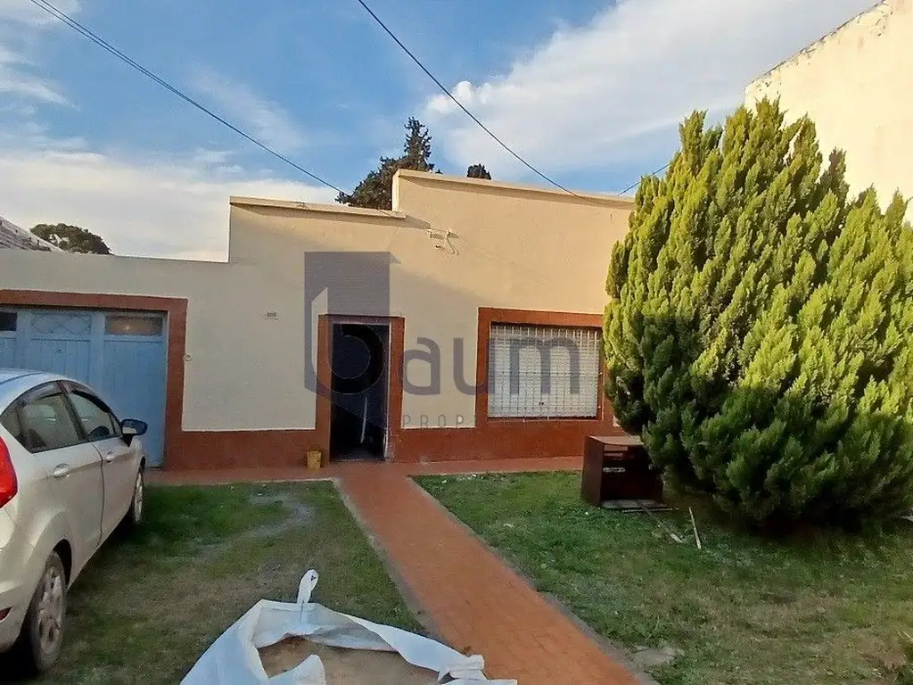 Casa a refaccionar lote 712 m2 - Zona 131 y 76