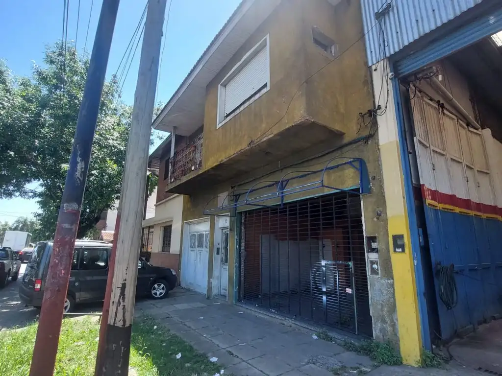 Casa - Venta - Argentina, Lanús - AV. REMEDIOS DE ESCALADA 1800