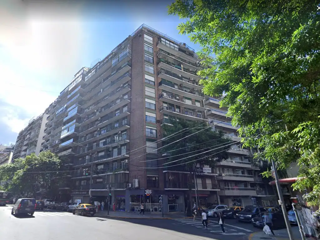 Cochera fija para auto chico en Recoleta, cerca de Plaza Las Heras