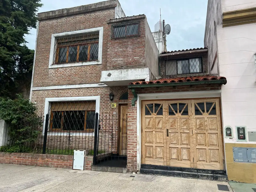 VENTA CASA 5/6 AMB CON JARDÍN COGHLAN